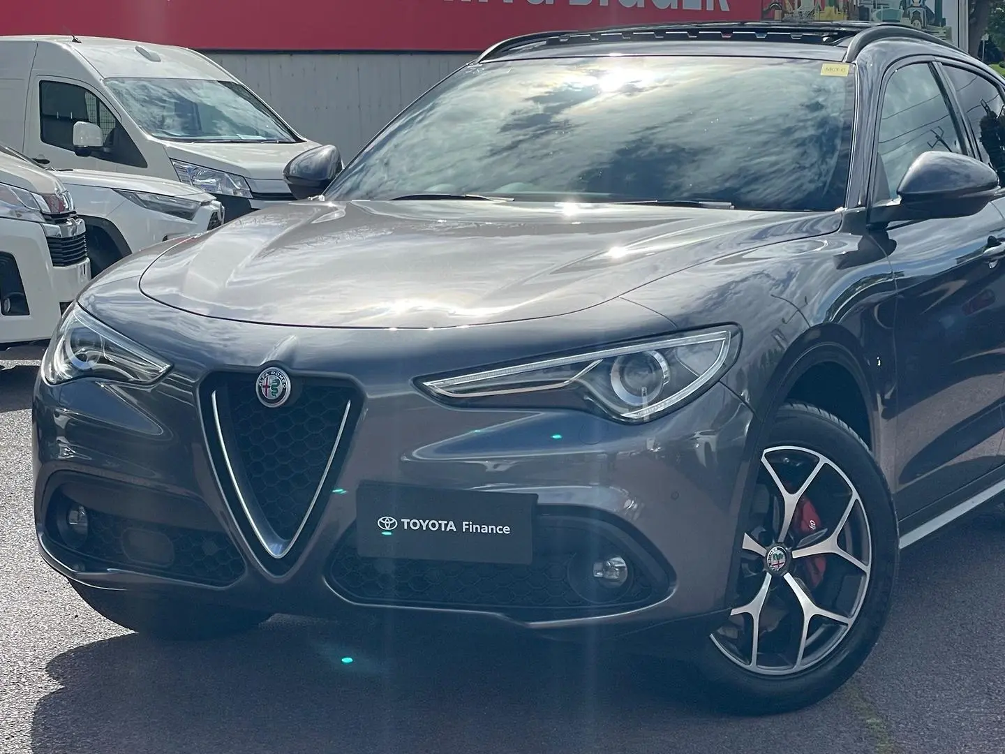 2018 Alfa Romeo Stelvio Gallery Image 11