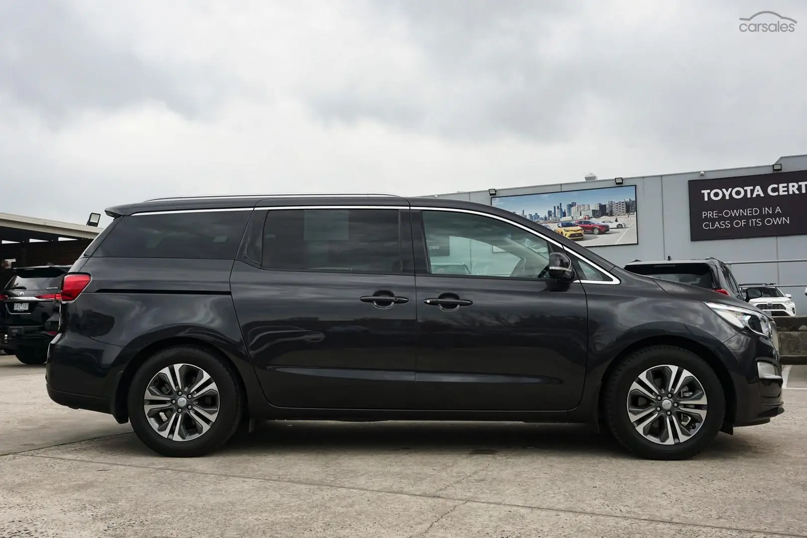 2019 Kia Carnival Image 4