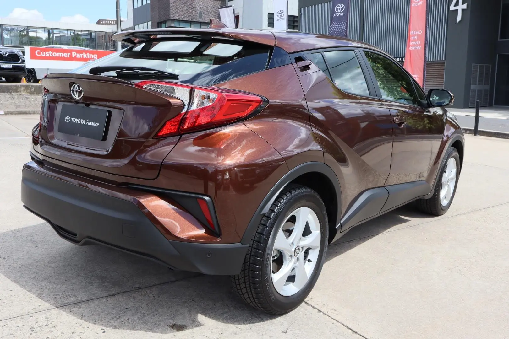 2019 Toyota C-Hr Gallery Image 6