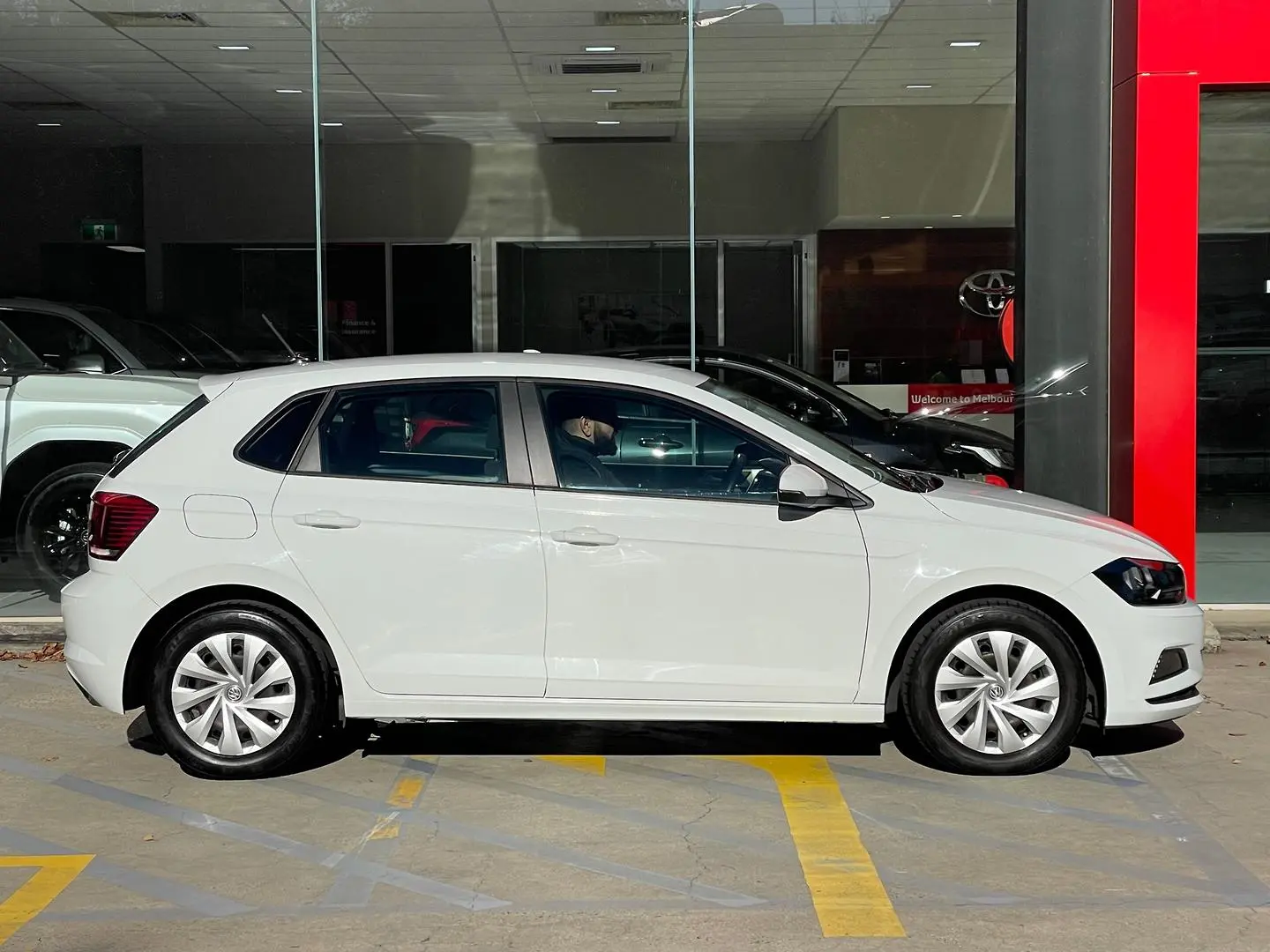 2020 Volkswagen Polo Gallery Image 2