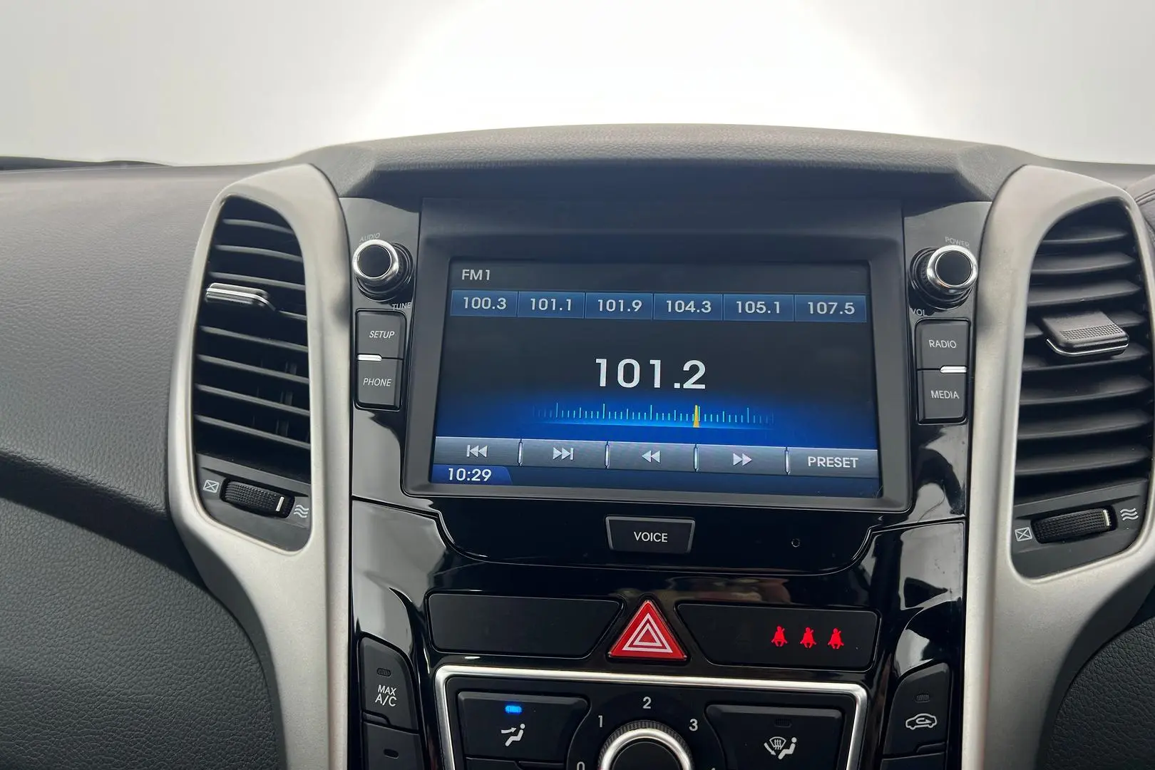 2016 Hyundai i30 Gallery Image 14