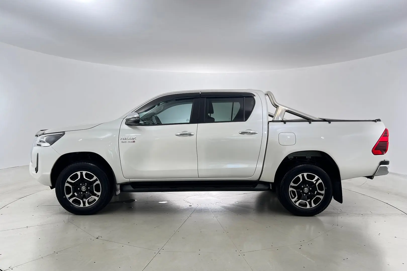 2022 Toyota Hilux Gallery Image 8