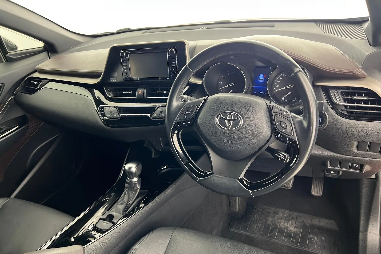 2018 Toyota C-HR Gallery Image 13