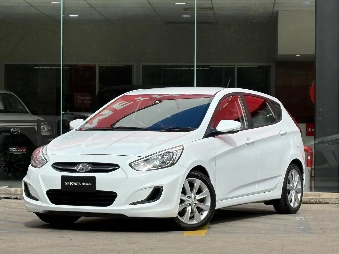 2017 Hyundai Accent Gallery Image 4