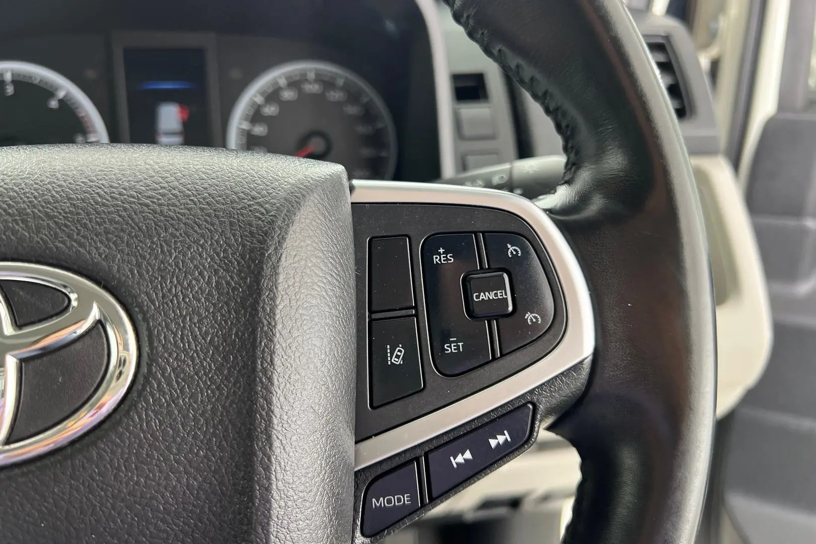 2019 Toyota Hiace Gallery Image 13