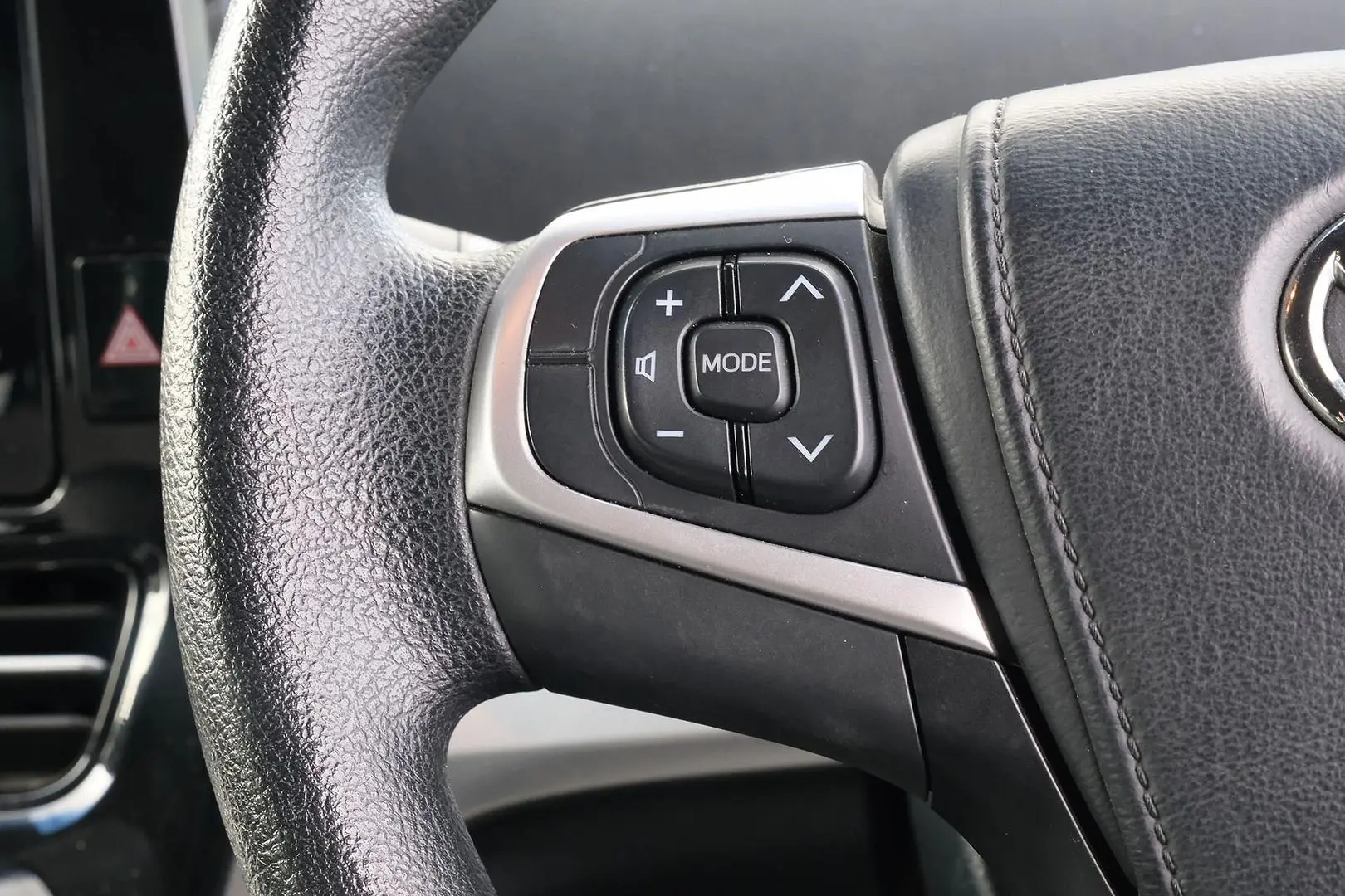 2017 Toyota Tarago Gallery Image 16