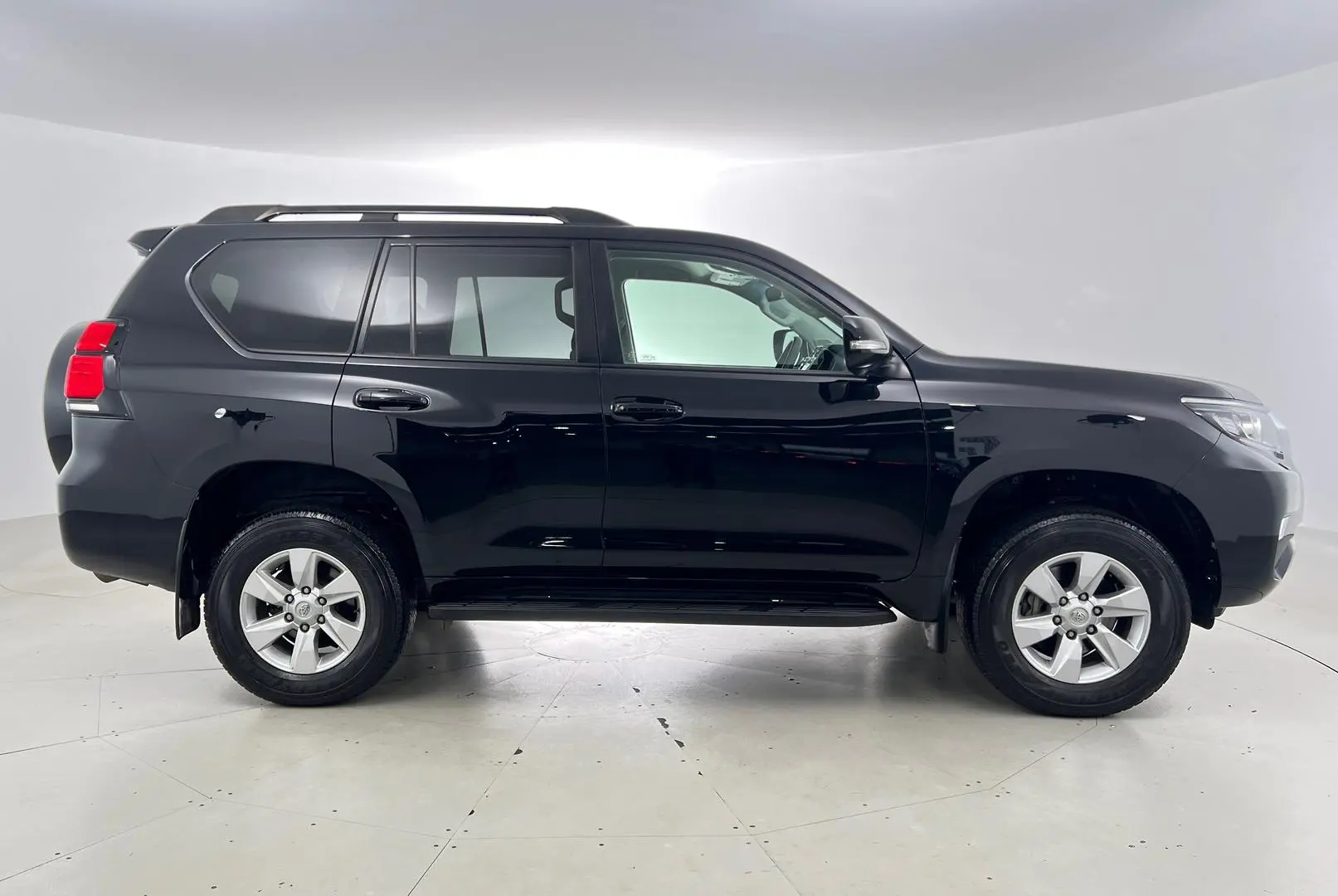 2018 Toyota Landcruiser Prado Gallery Image 3
