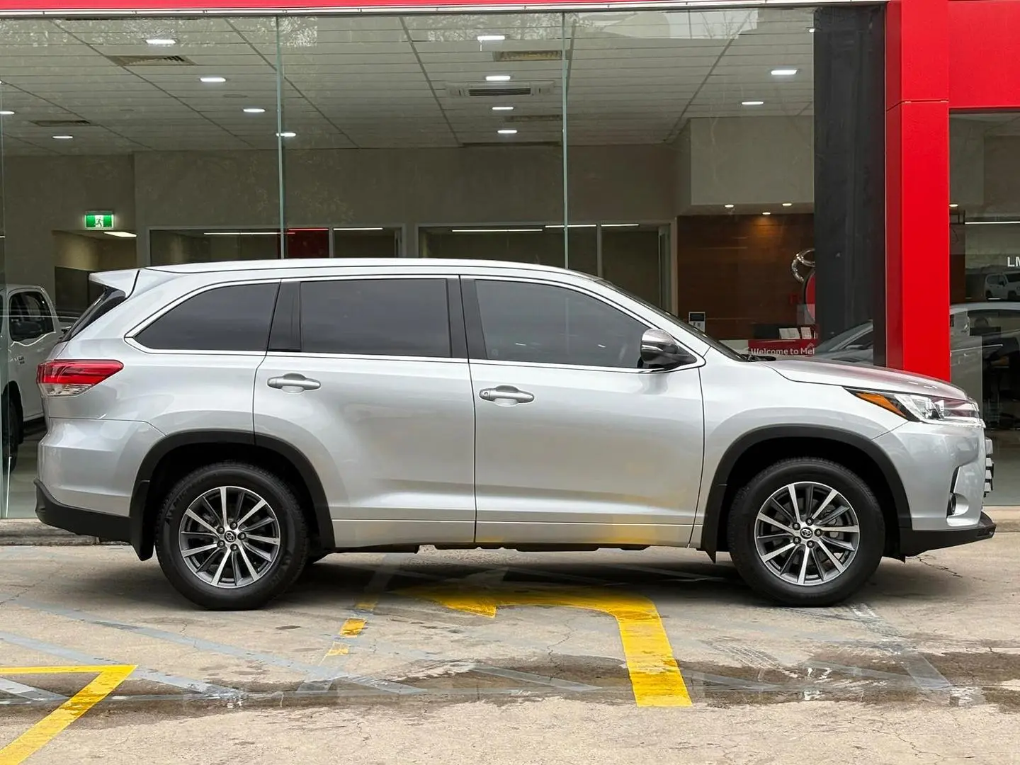 2019 Toyota Kluger Gallery Image 2