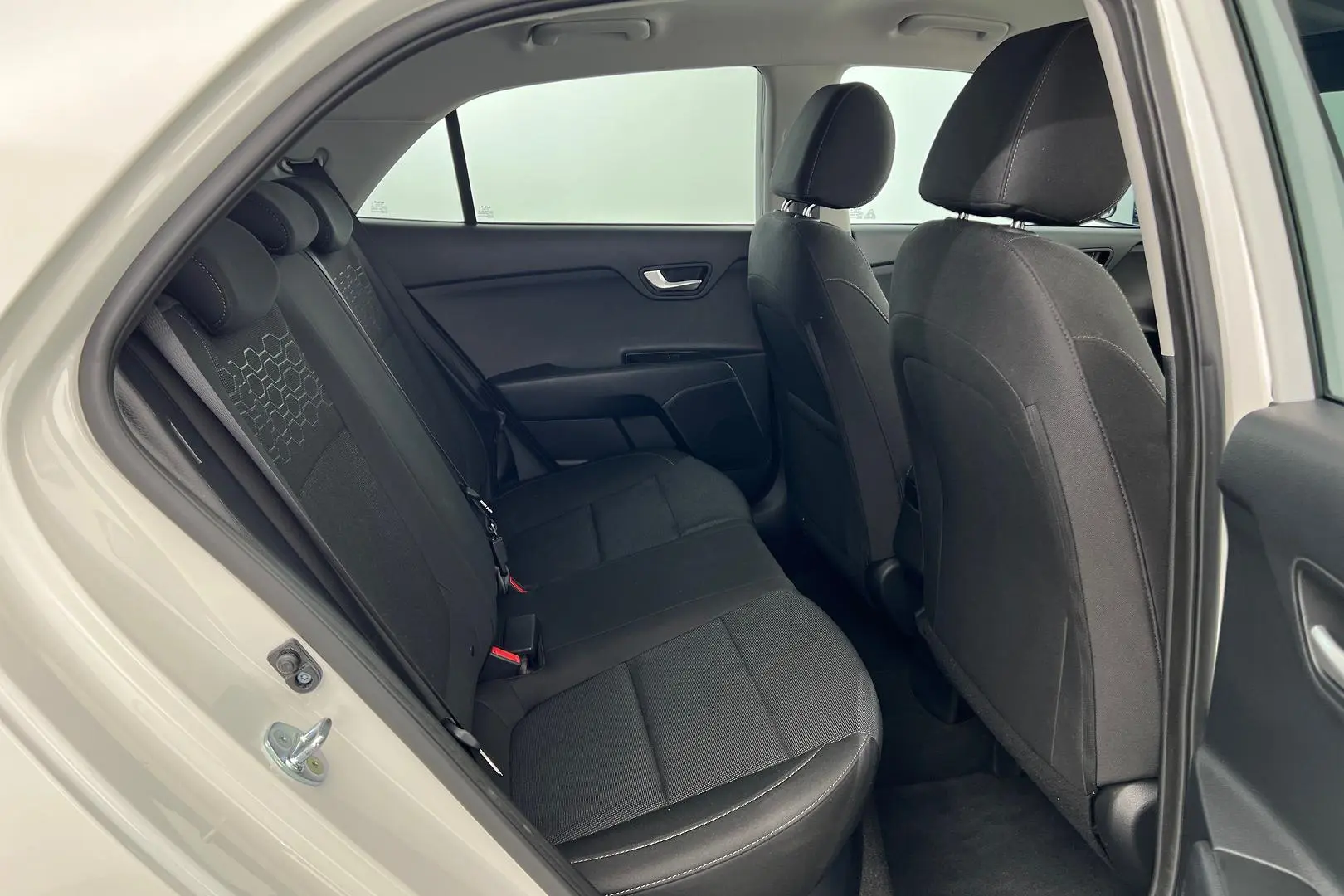 2022 Kia Rio Gallery Image 18