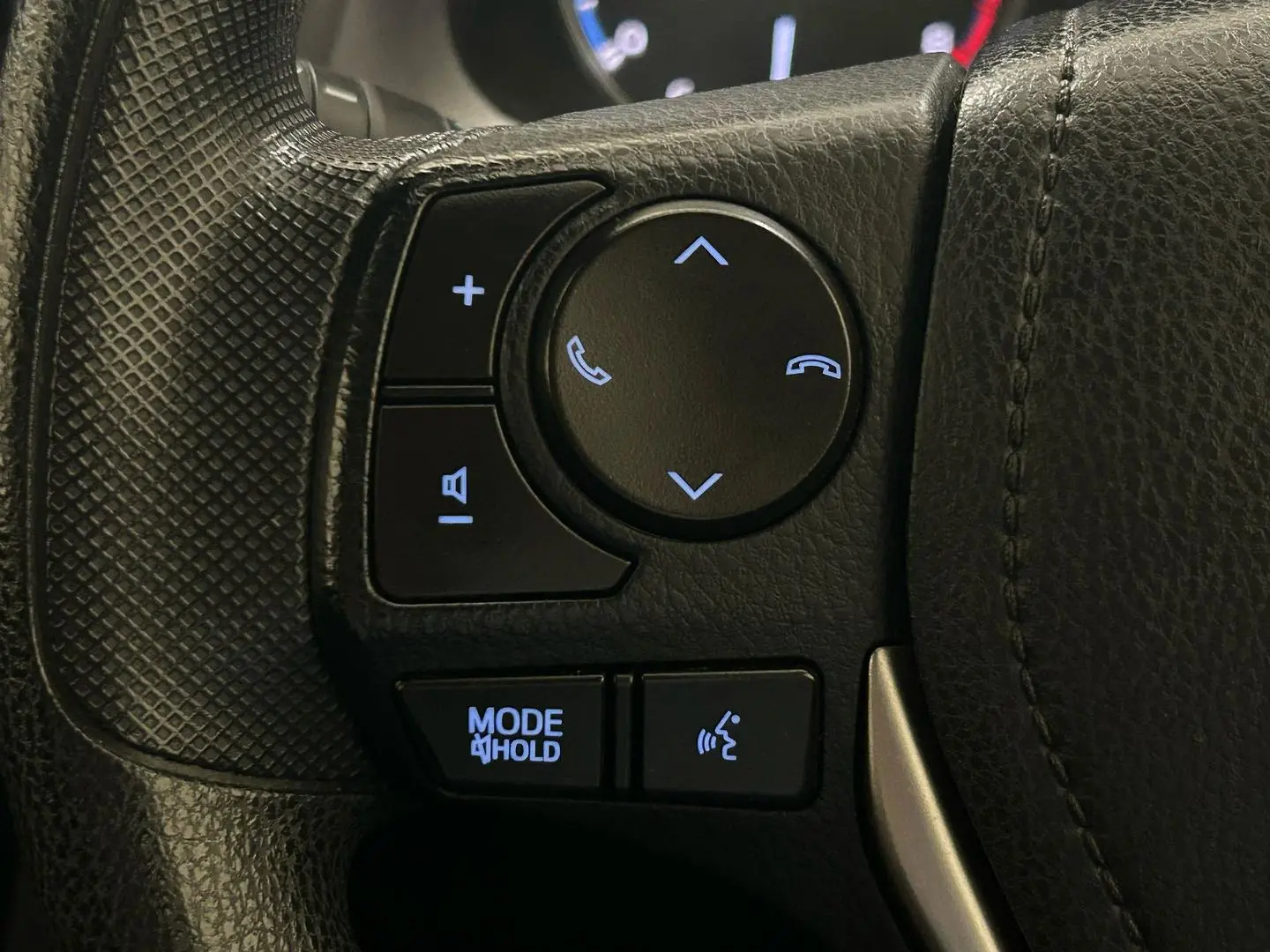 2017 Toyota RAV4 Gallery Image 17