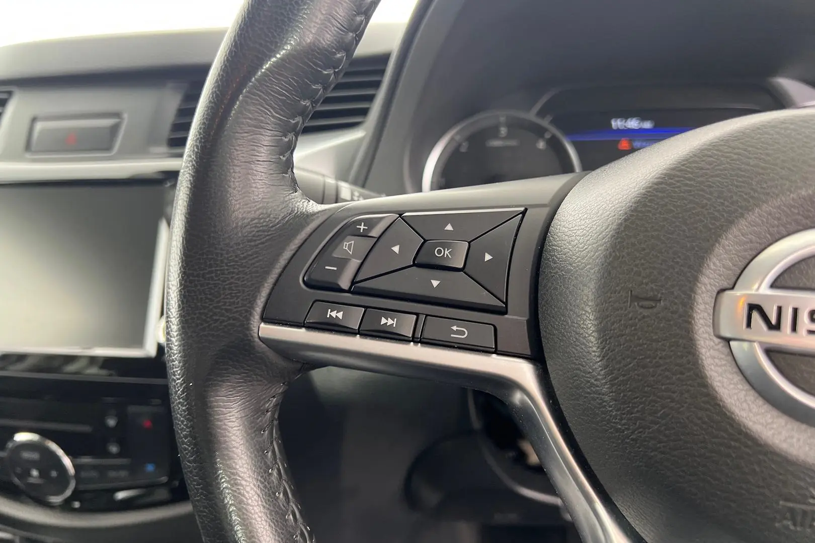 2021 Nissan Navara Gallery Image 15