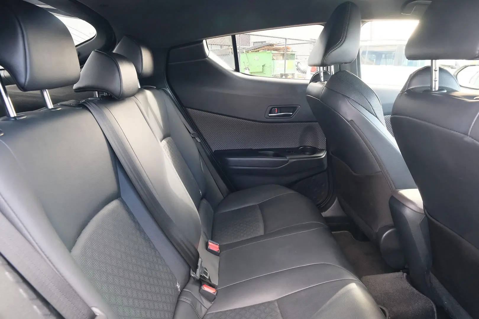 2022 Toyota C-HR Gallery Image 11