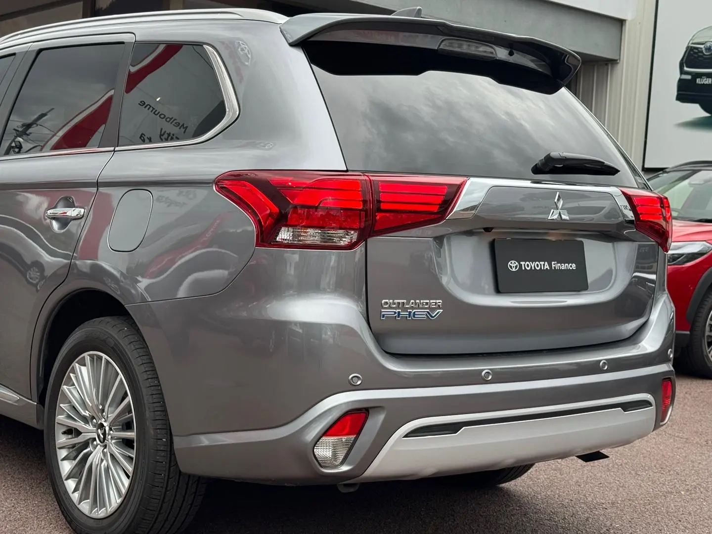 2020 Mitsubishi Outlander Gallery Image 9