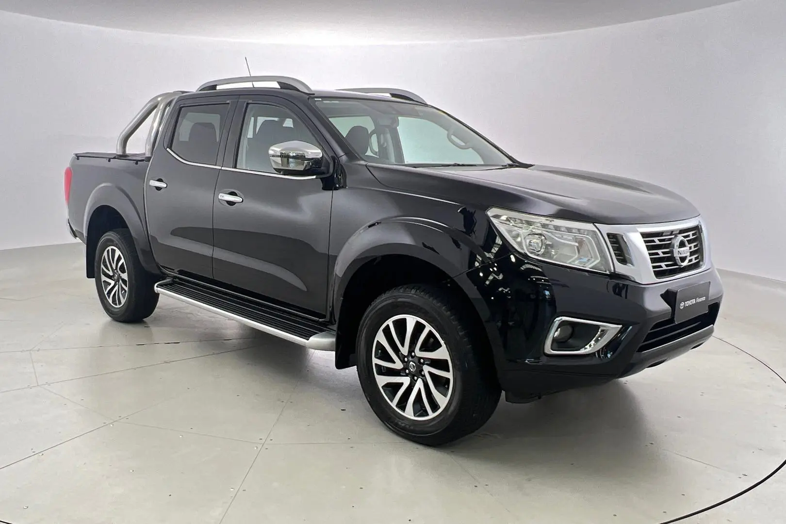 2019 Nissan Navara Gallery Image 1