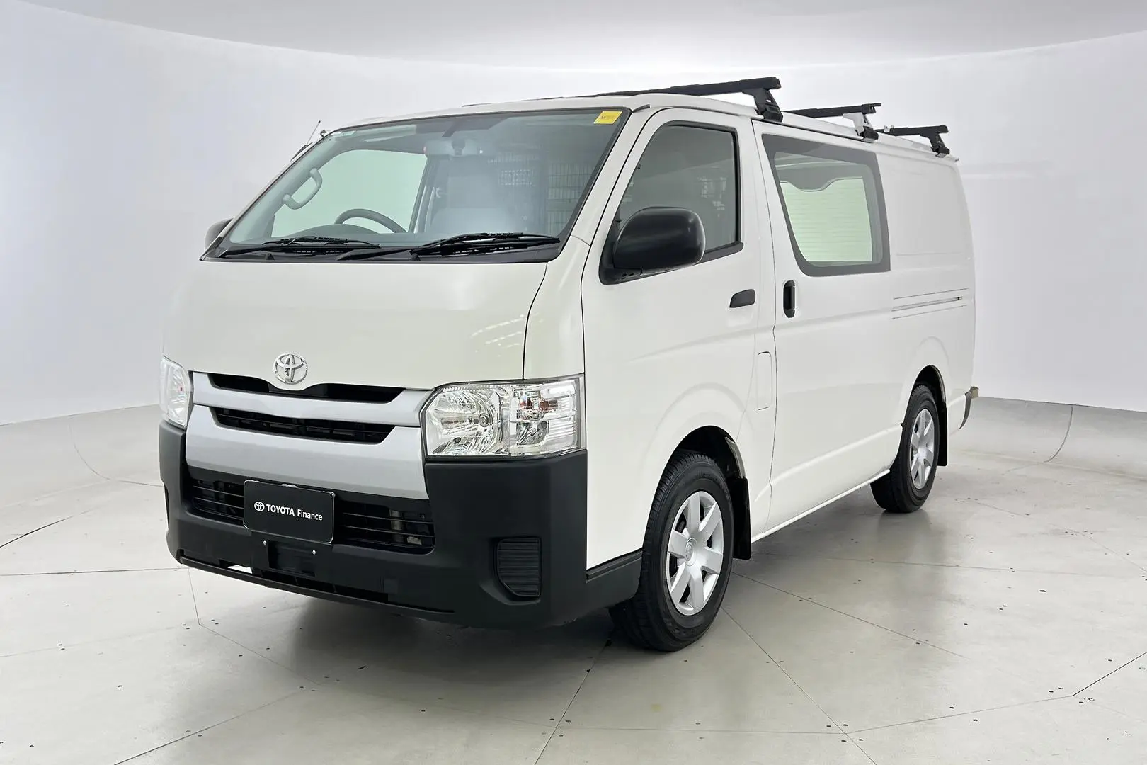 2017 Toyota Hiace Gallery Image 9