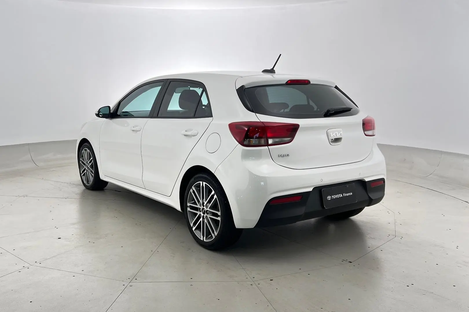 2022 Kia Rio Gallery Image 6