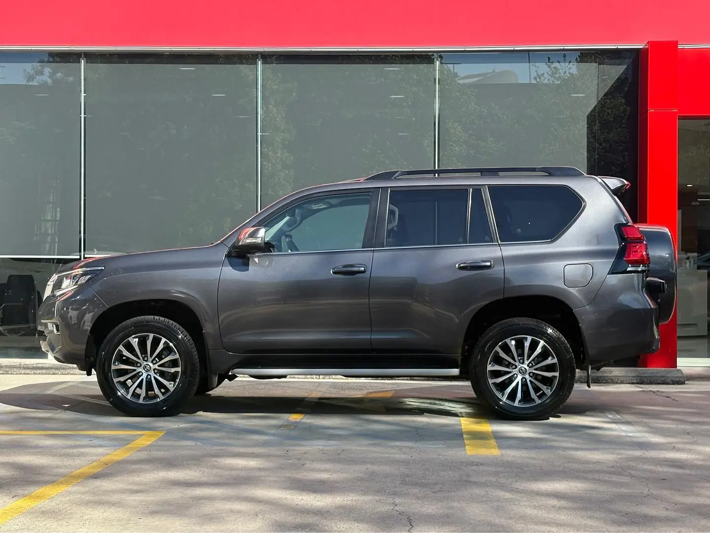 2022 Toyota Landcruiser Prado Gallery Image 6