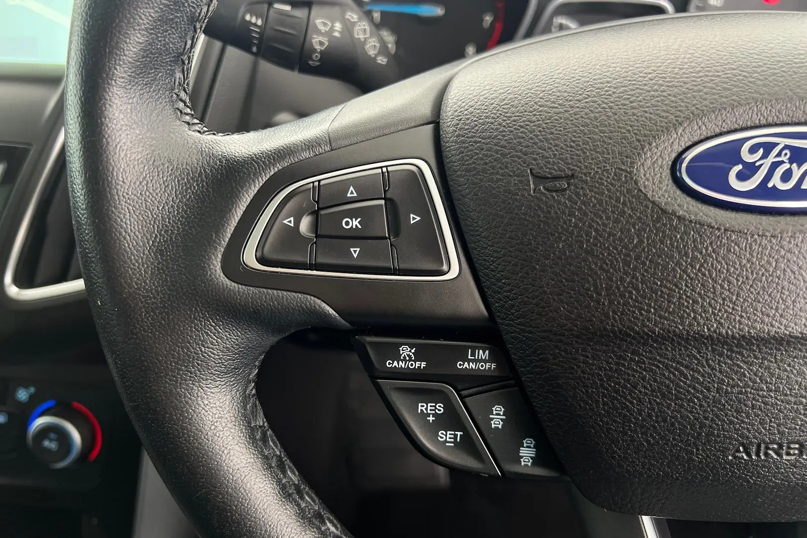 2017 Ford Focus Gallery Image 18