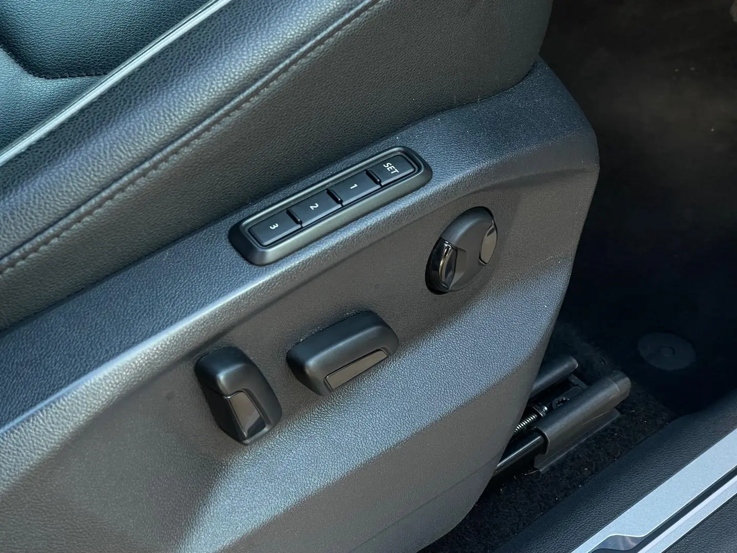 2018 Volkswagen Tiguan Gallery Image 18