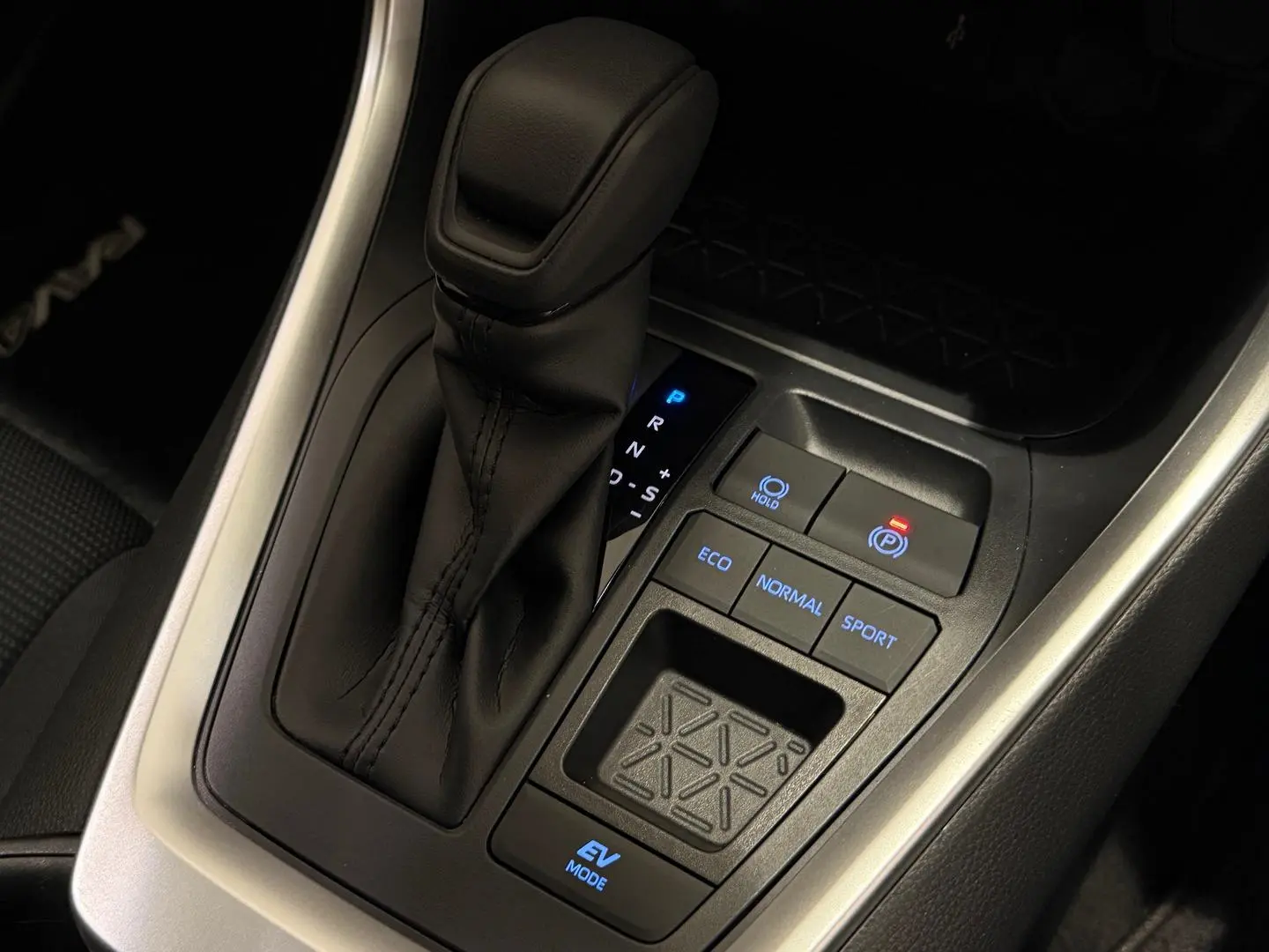 2021 Toyota RAV4 Gallery Image 17