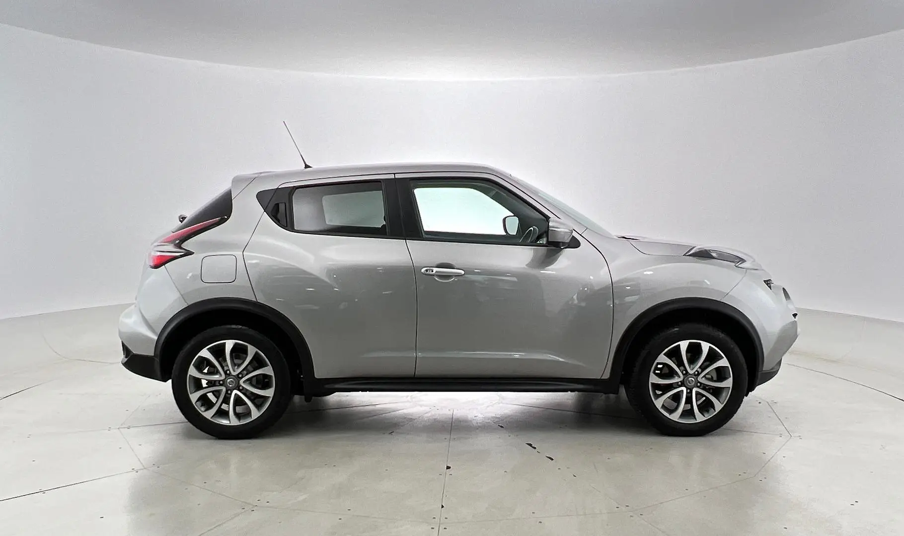 2018 Nissan JUKE Image 2