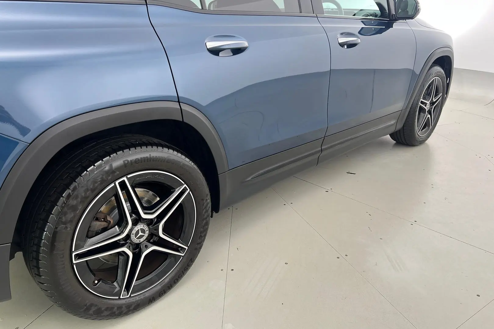 2021 Mercedes-Benz GLB-Class Gallery Image 5