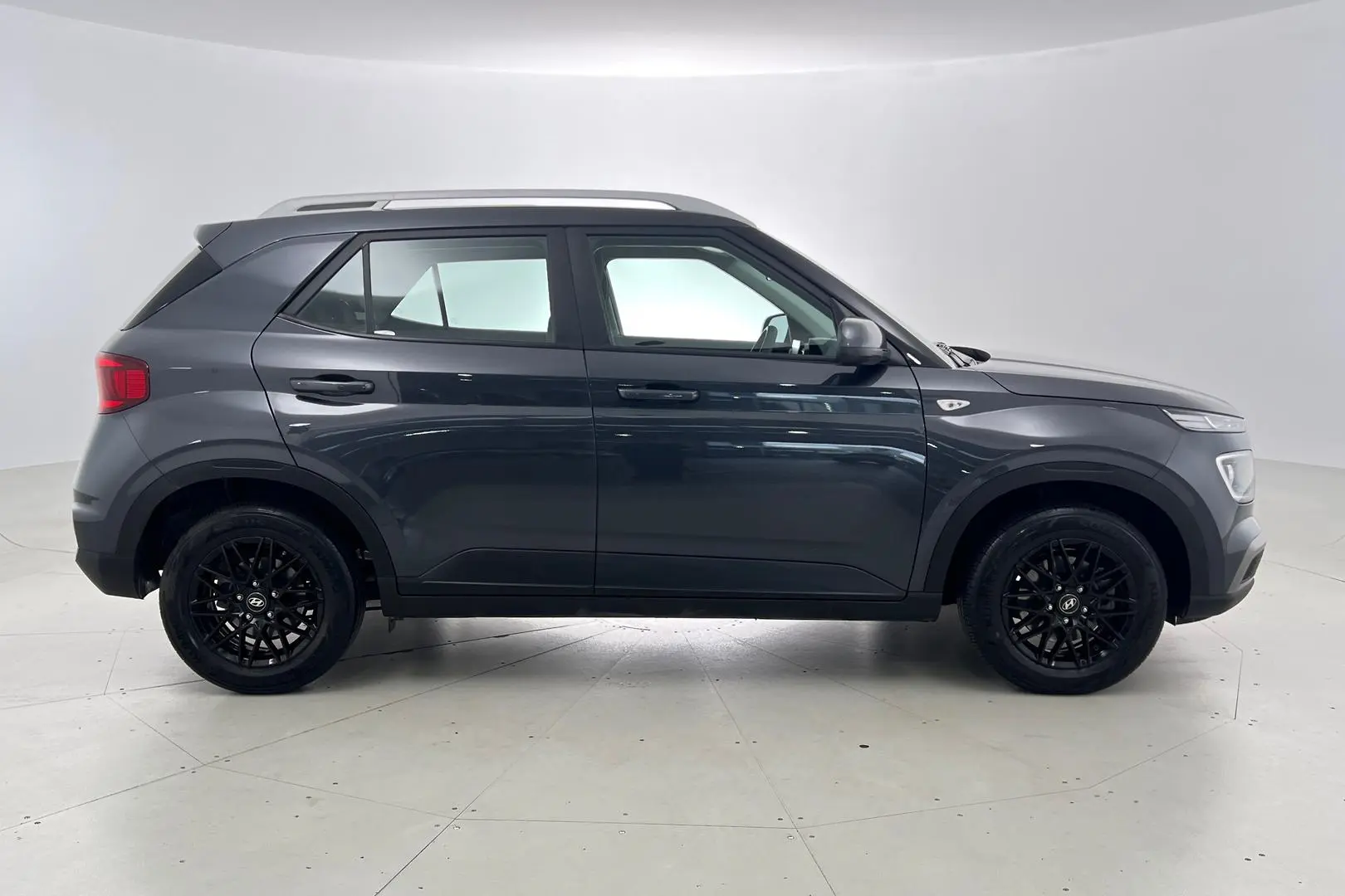 2021 Hyundai Venue Gallery Image 3