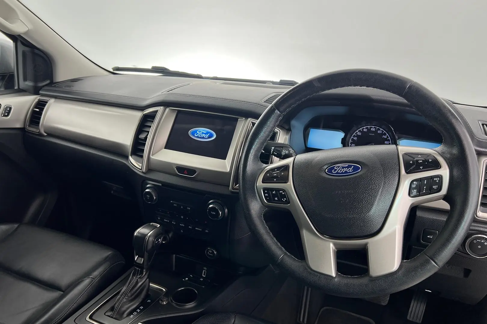 2019 Ford Everest Gallery Image 2