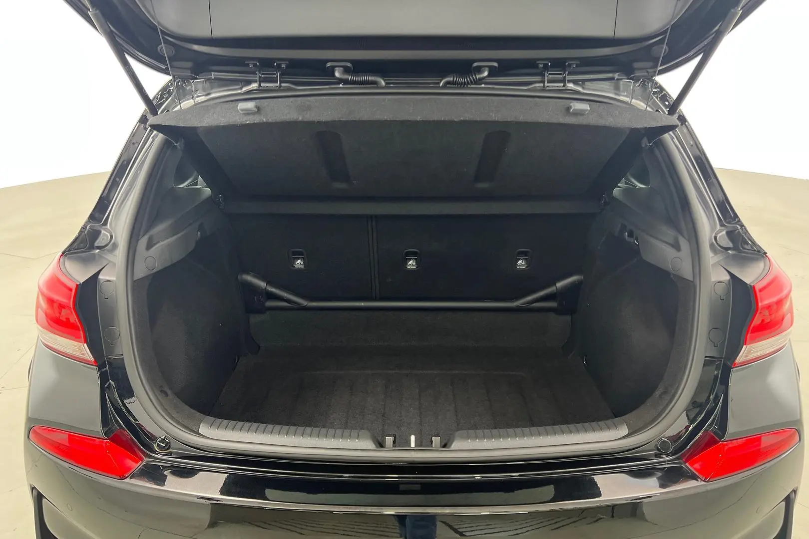 2020 Hyundai i30 Gallery Image 17