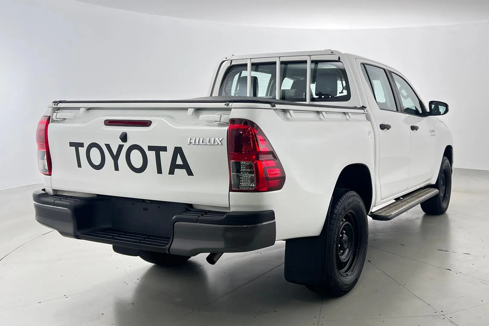 2018 Toyota Hilux Gallery Image 4