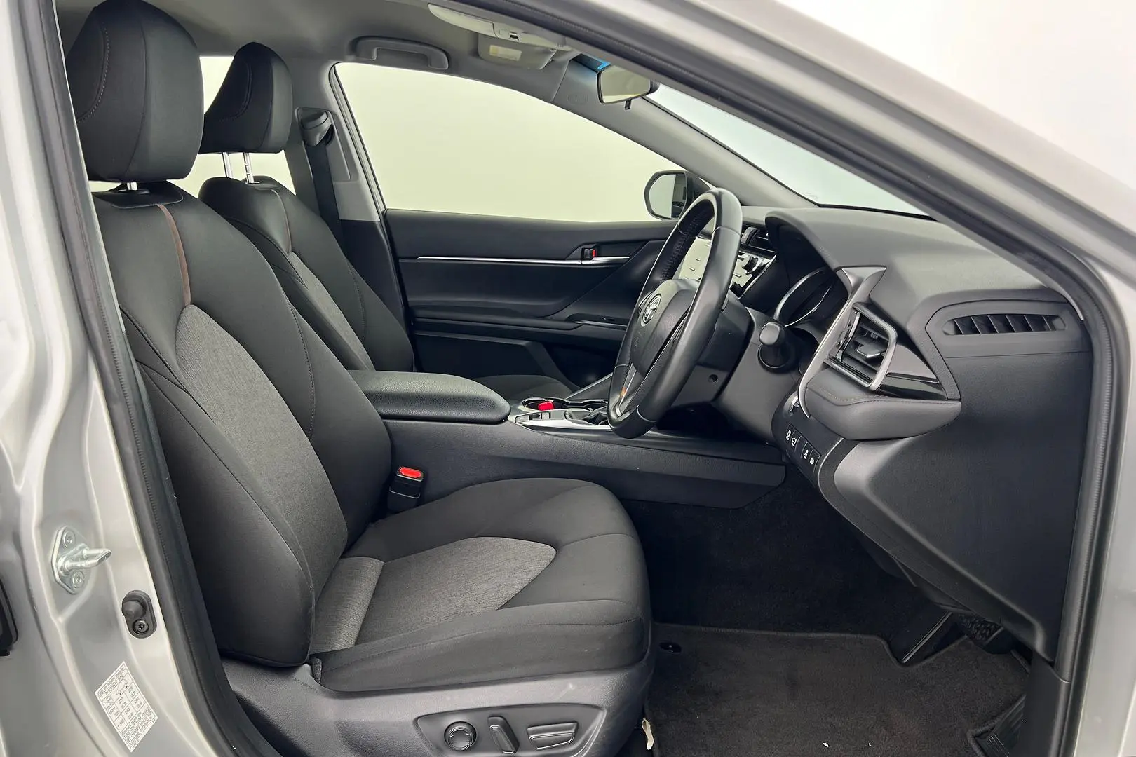 2019 Toyota Camry Gallery Image 11