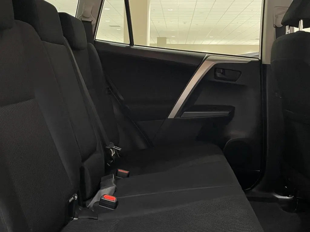 2017 Toyota RAV4 Gallery Image 12