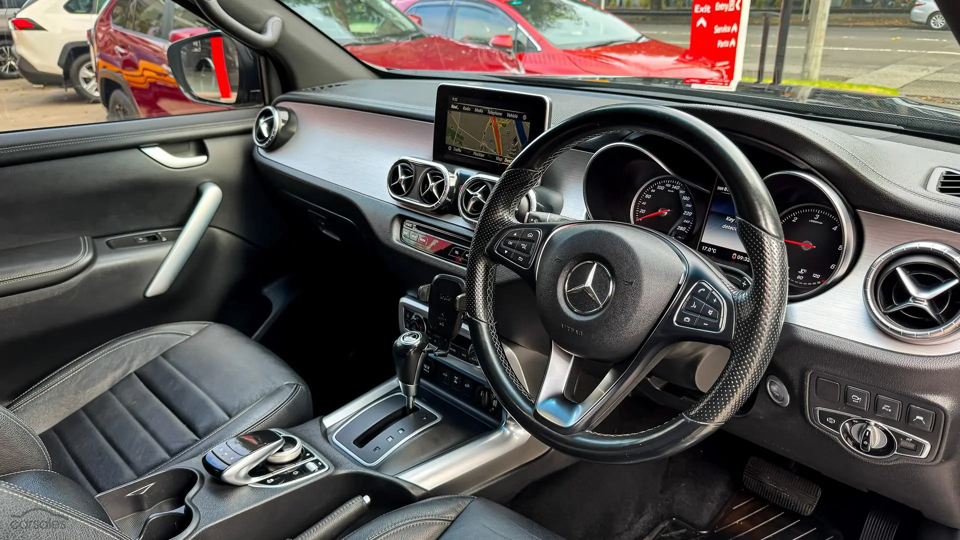 2018 Mercedes-Benz X-Class Image 3