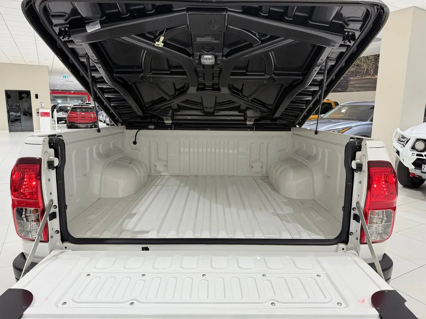 2020 Toyota Hilux Gallery Image 12