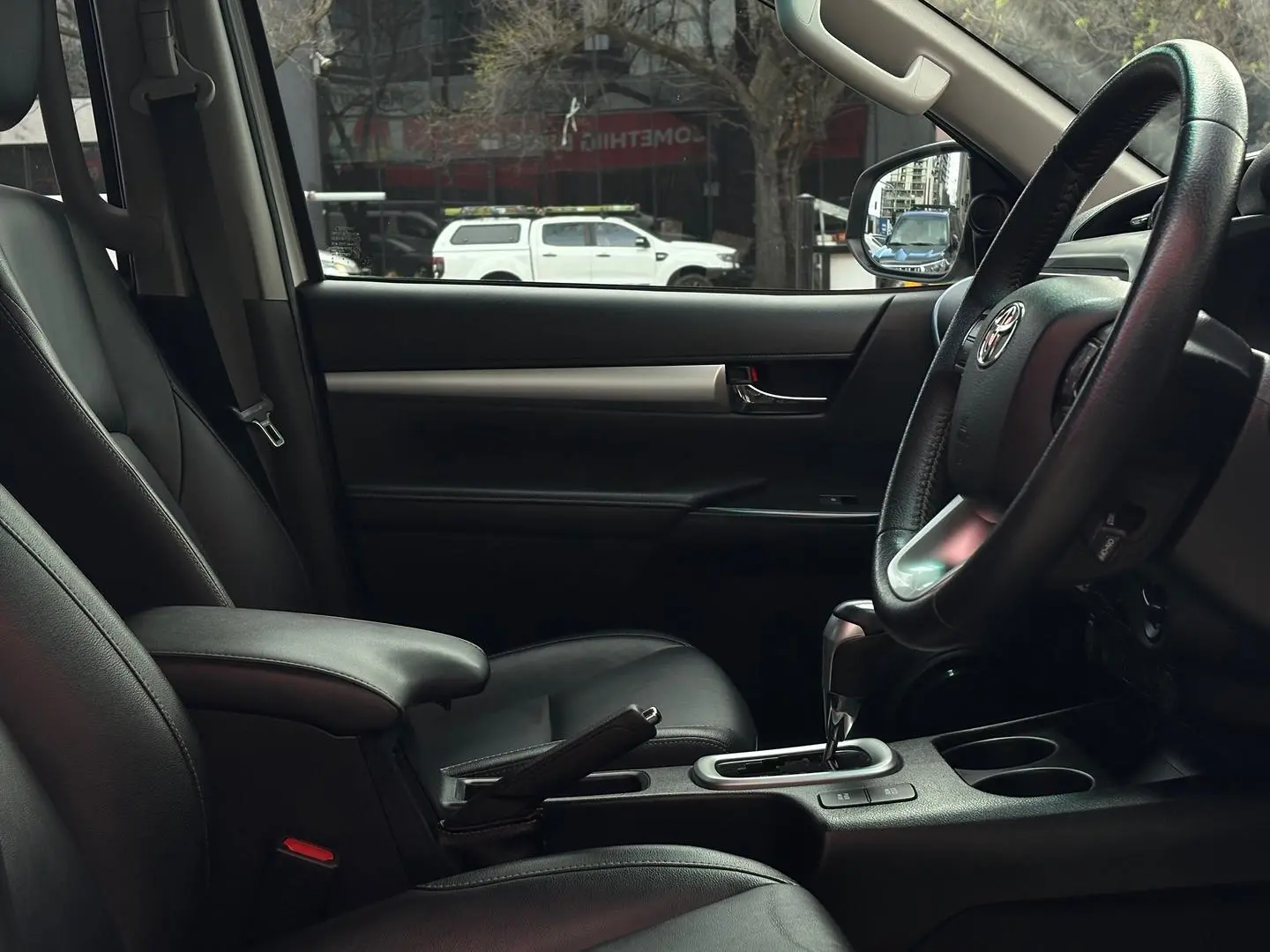 2020 Toyota Hilux Gallery Image 11