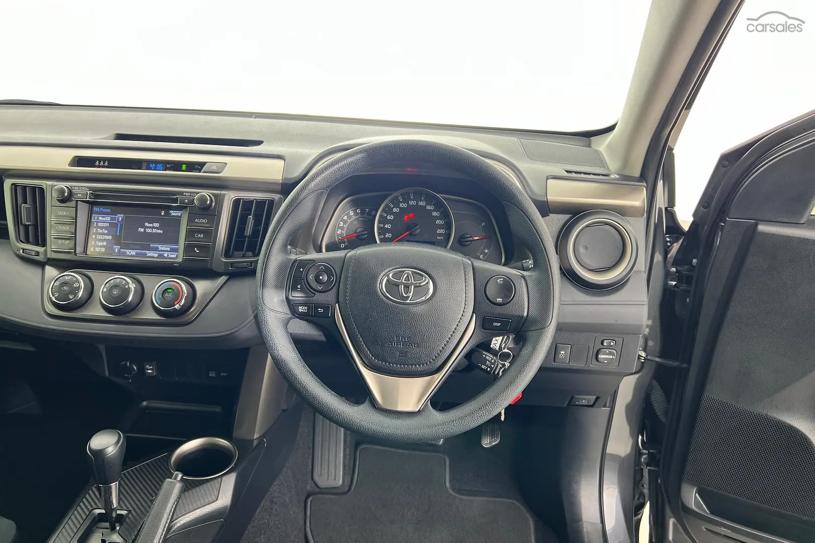 2015 Toyota RAV4 Image 14