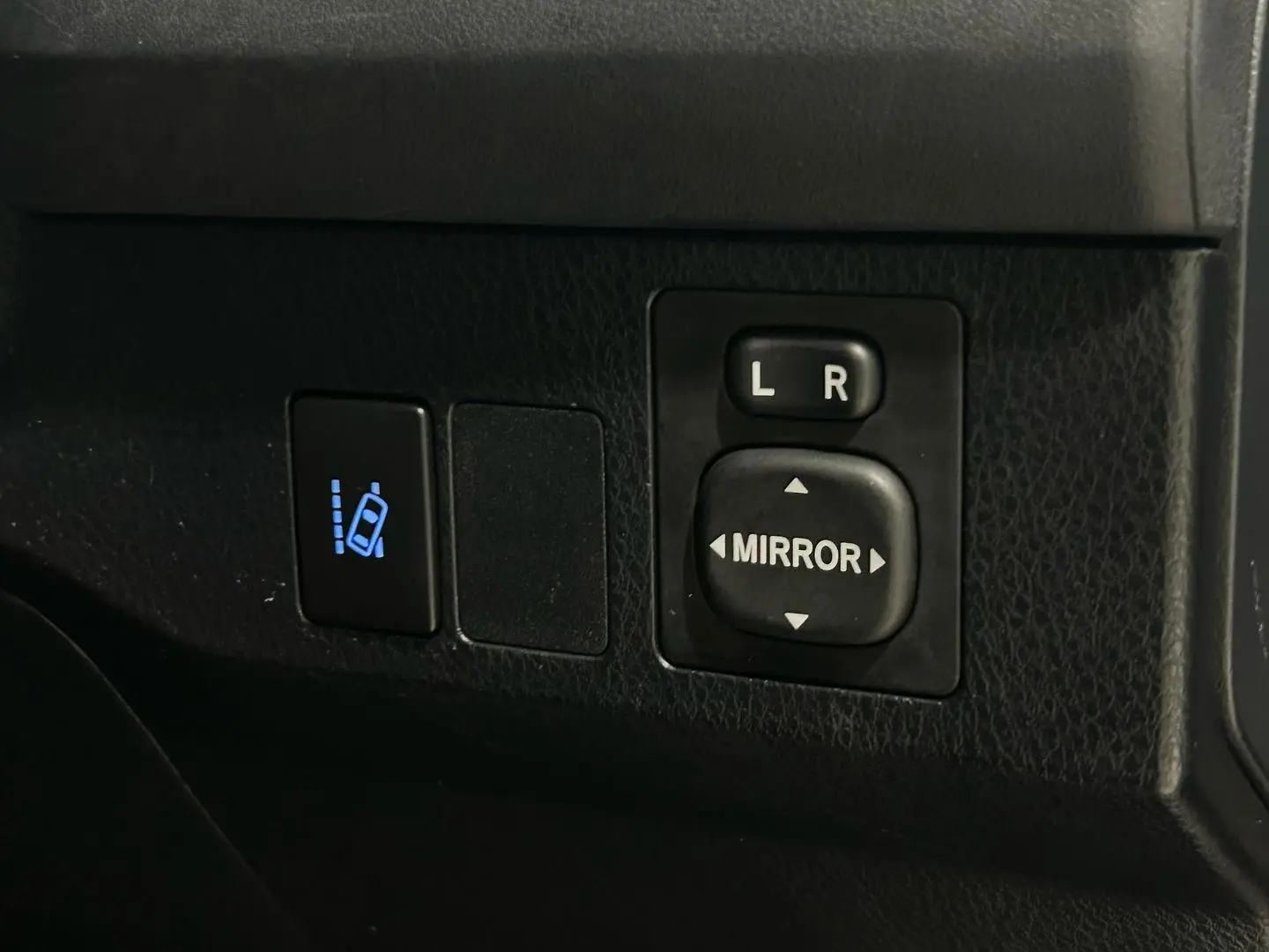 2017 Toyota RAV4 Gallery Image 20
