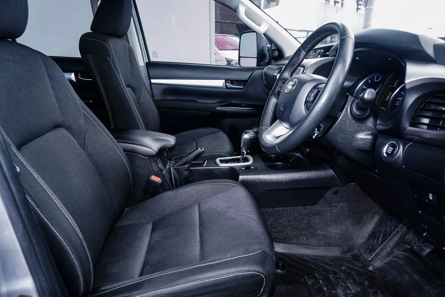 2018 Toyota Hilux Gallery Image 16