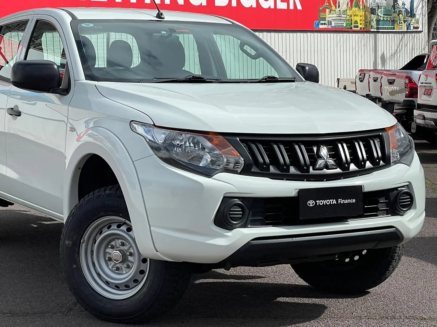2018 Mitsubishi Triton Gallery Image 2