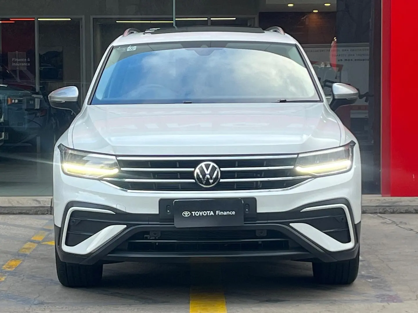 2023 Volkswagen Tiguan Gallery Image 10