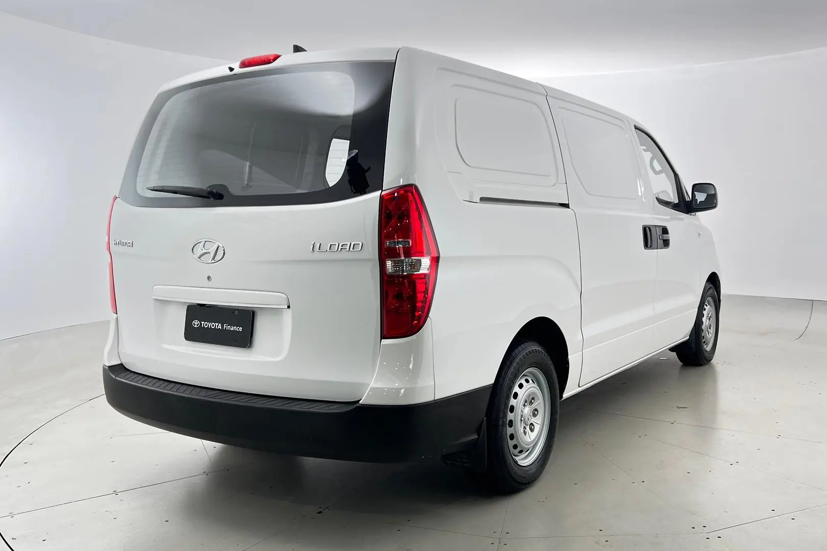 2018 Hyundai iLoad Gallery Image 6