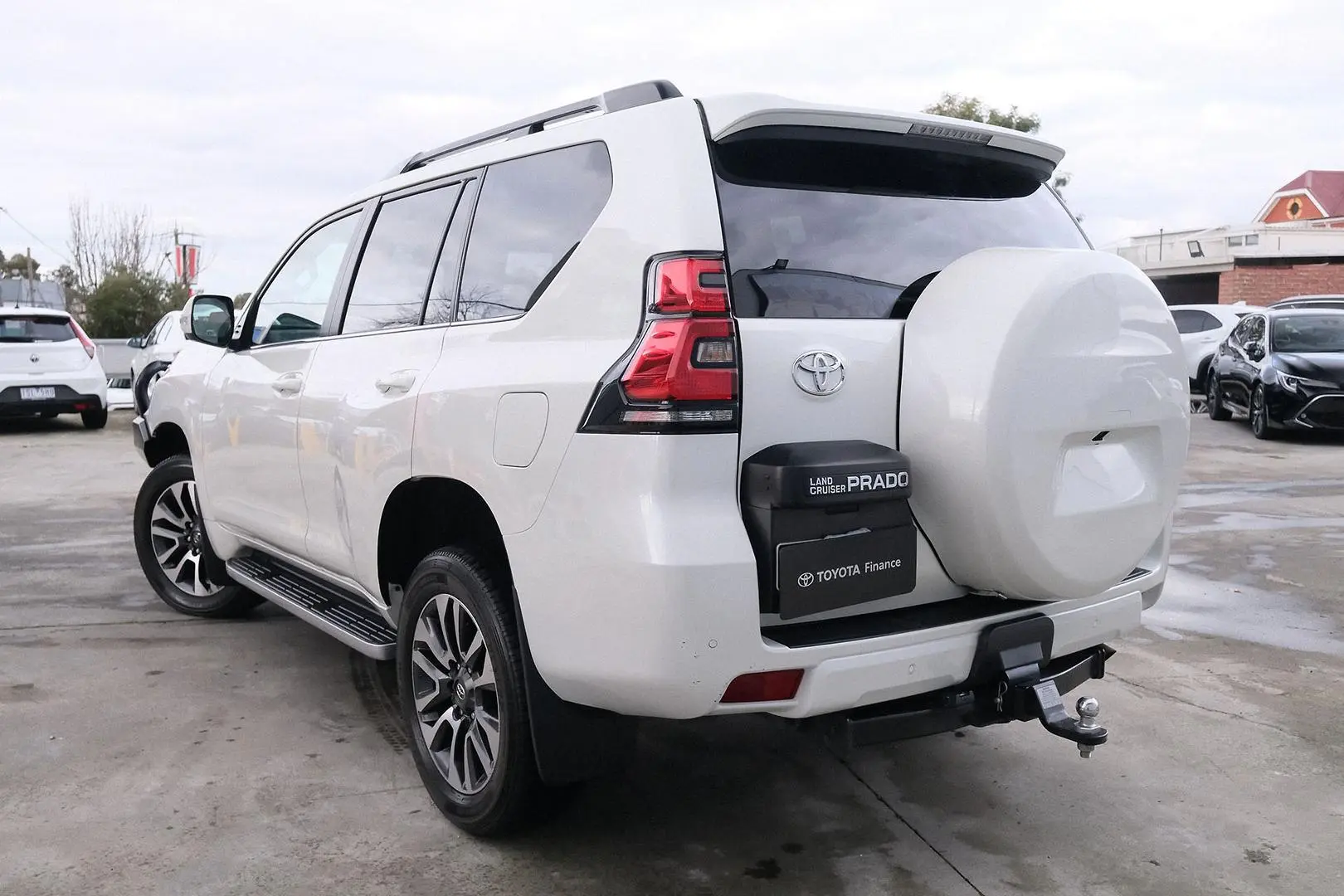 2023 Toyota Landcruiser Prado Gallery Image 2