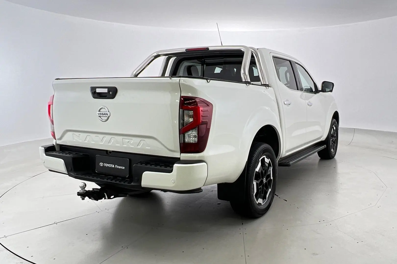 2021 Nissan Navara Gallery Image 3