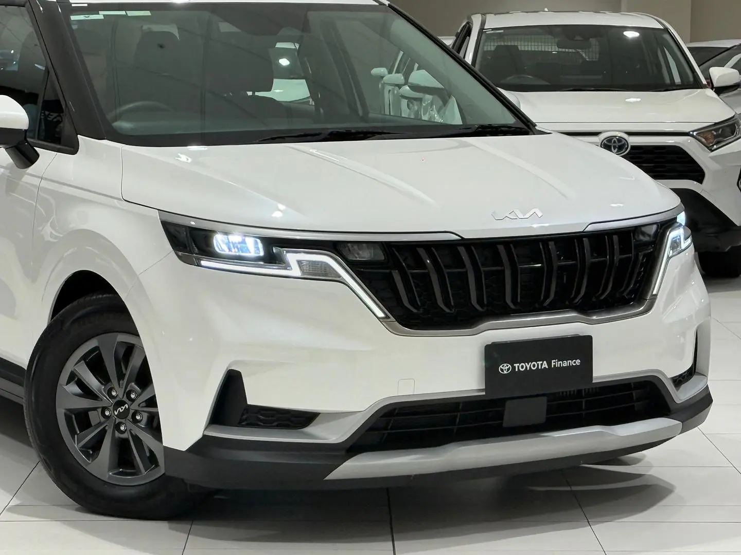 2022 Kia Carnival Gallery Image 3