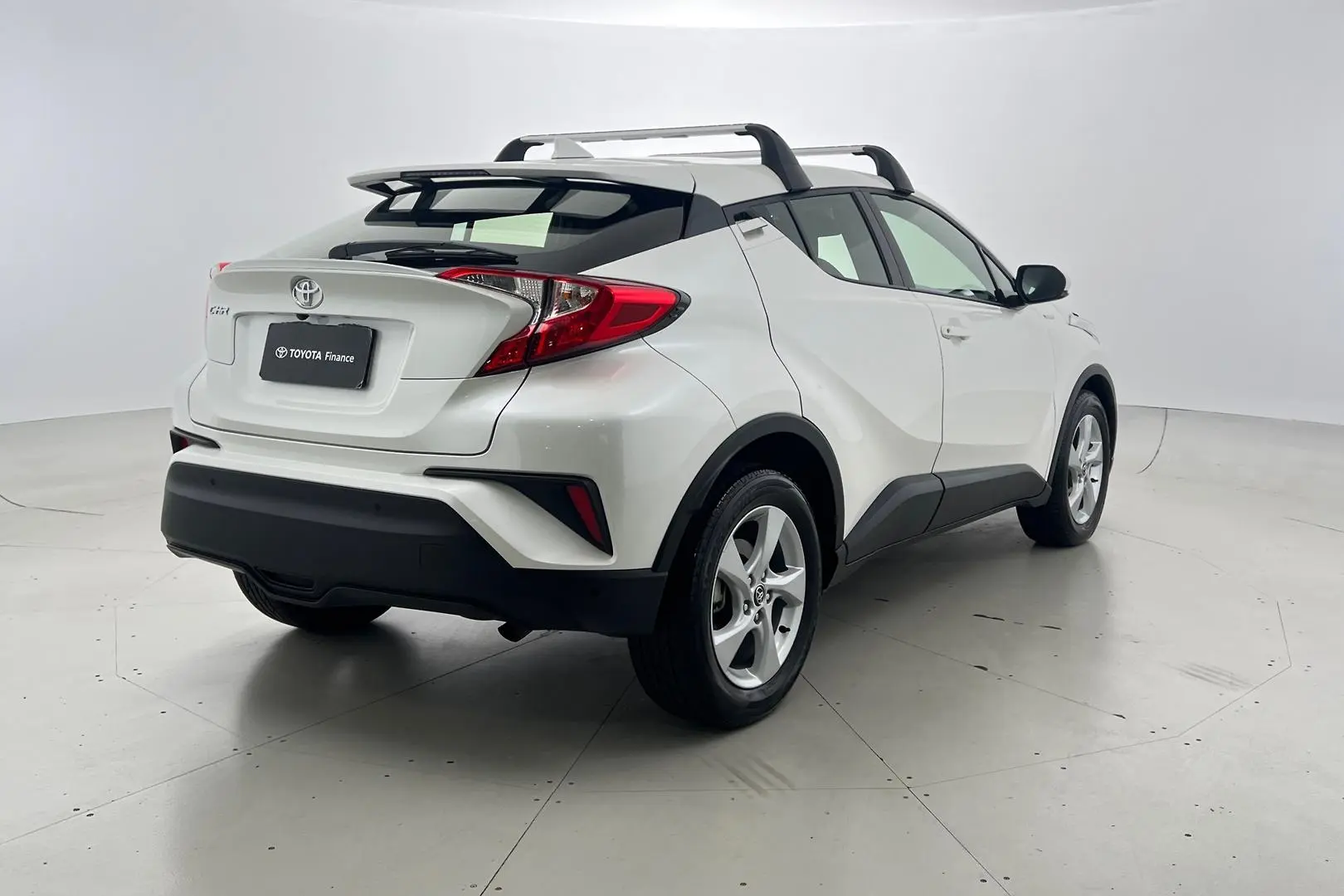 2019 Toyota C-HR Gallery Image 4