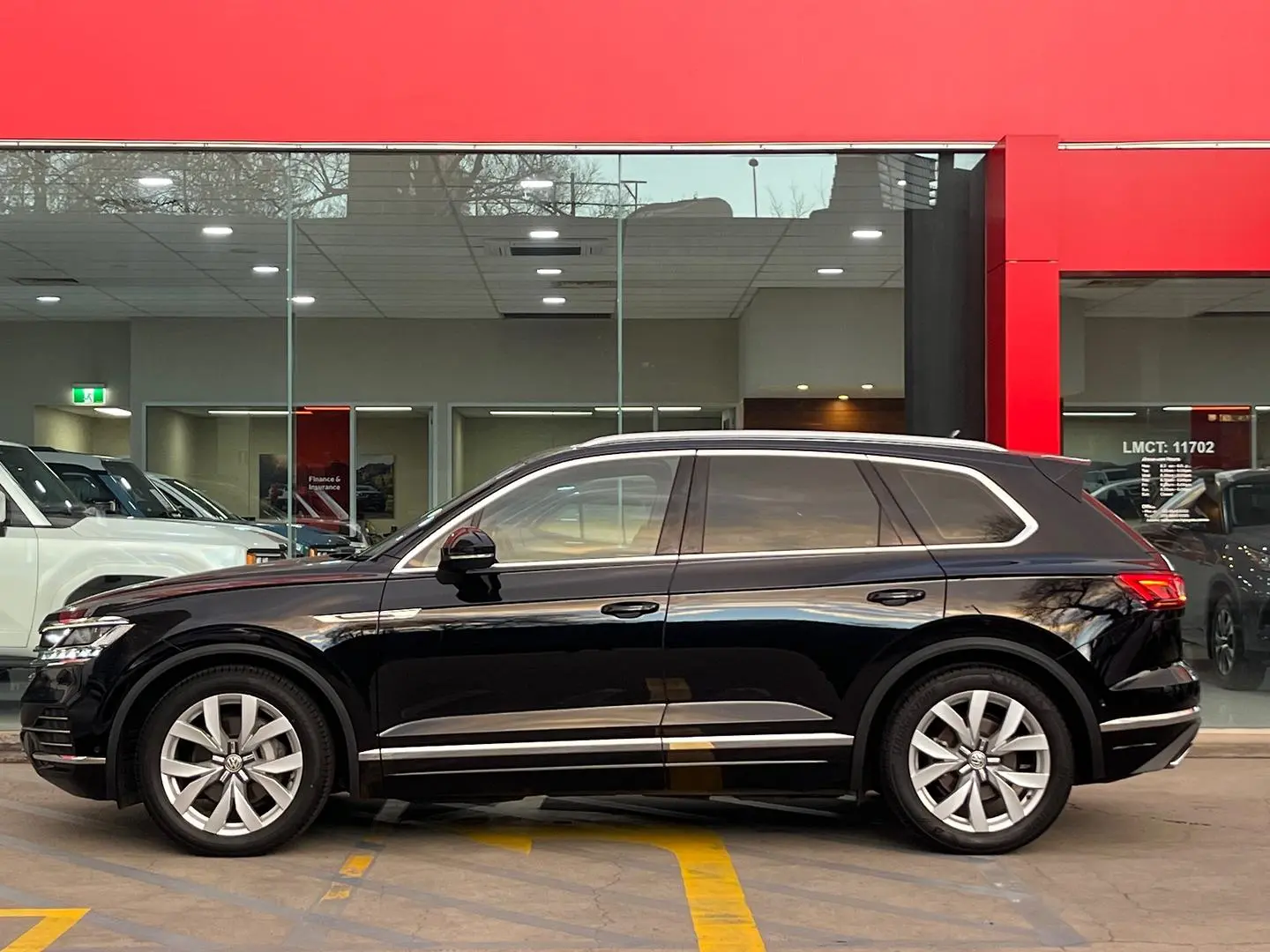 2020 Volkswagen Touareg Gallery Image 5