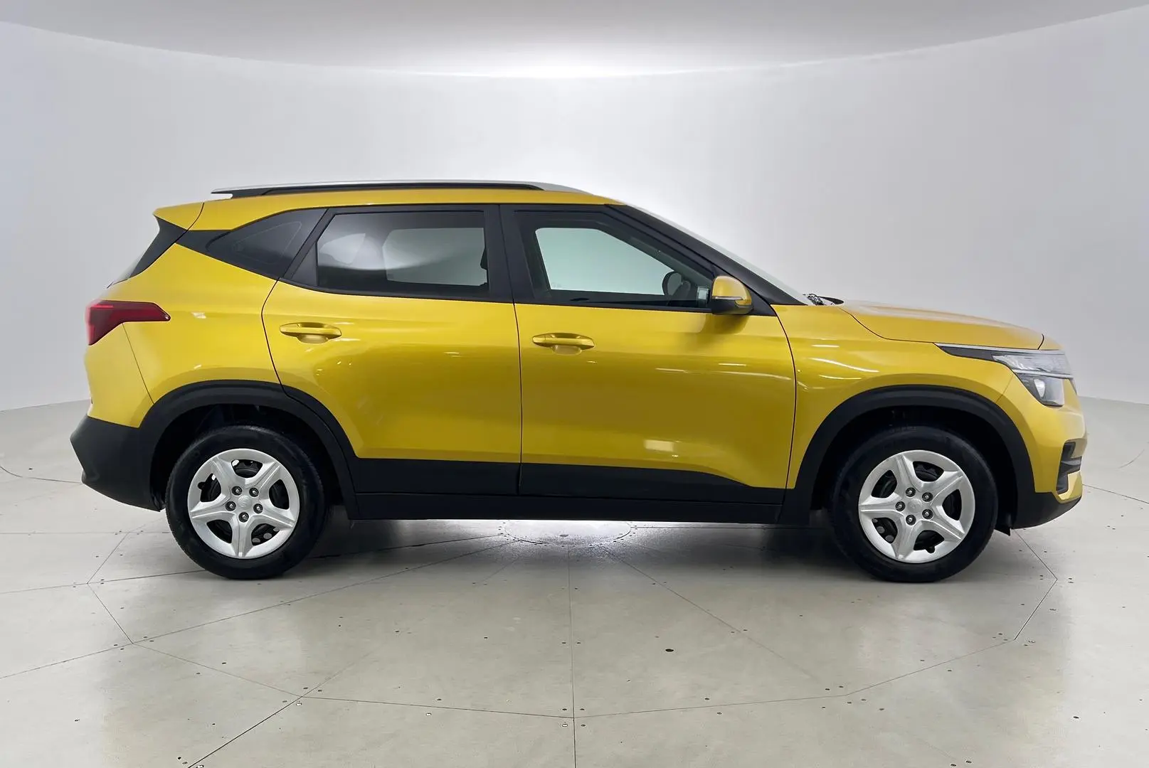 2021 Kia Seltos Gallery Image 3