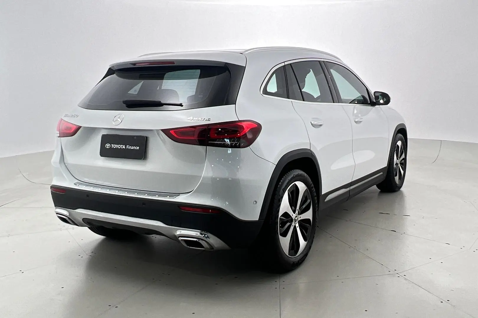 2021 Mercedes-Benz GLA-Class Gallery Image 4