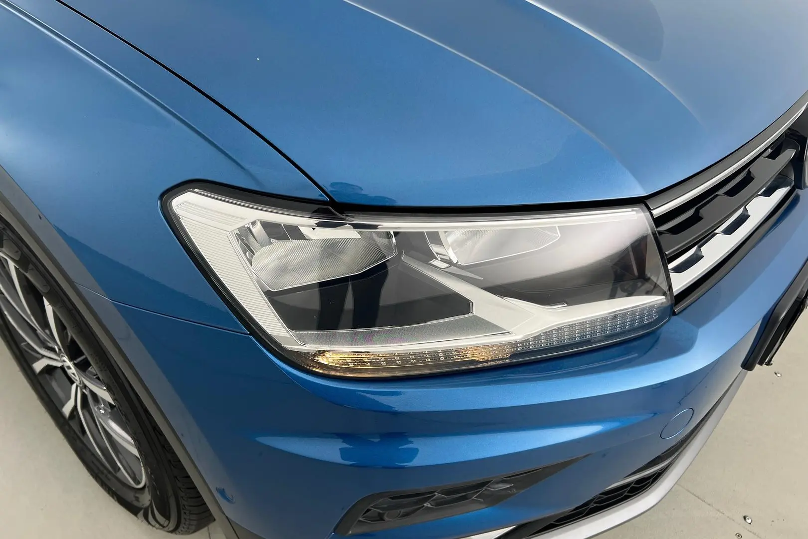 2016 Volkswagen Tiguan Gallery Image 2