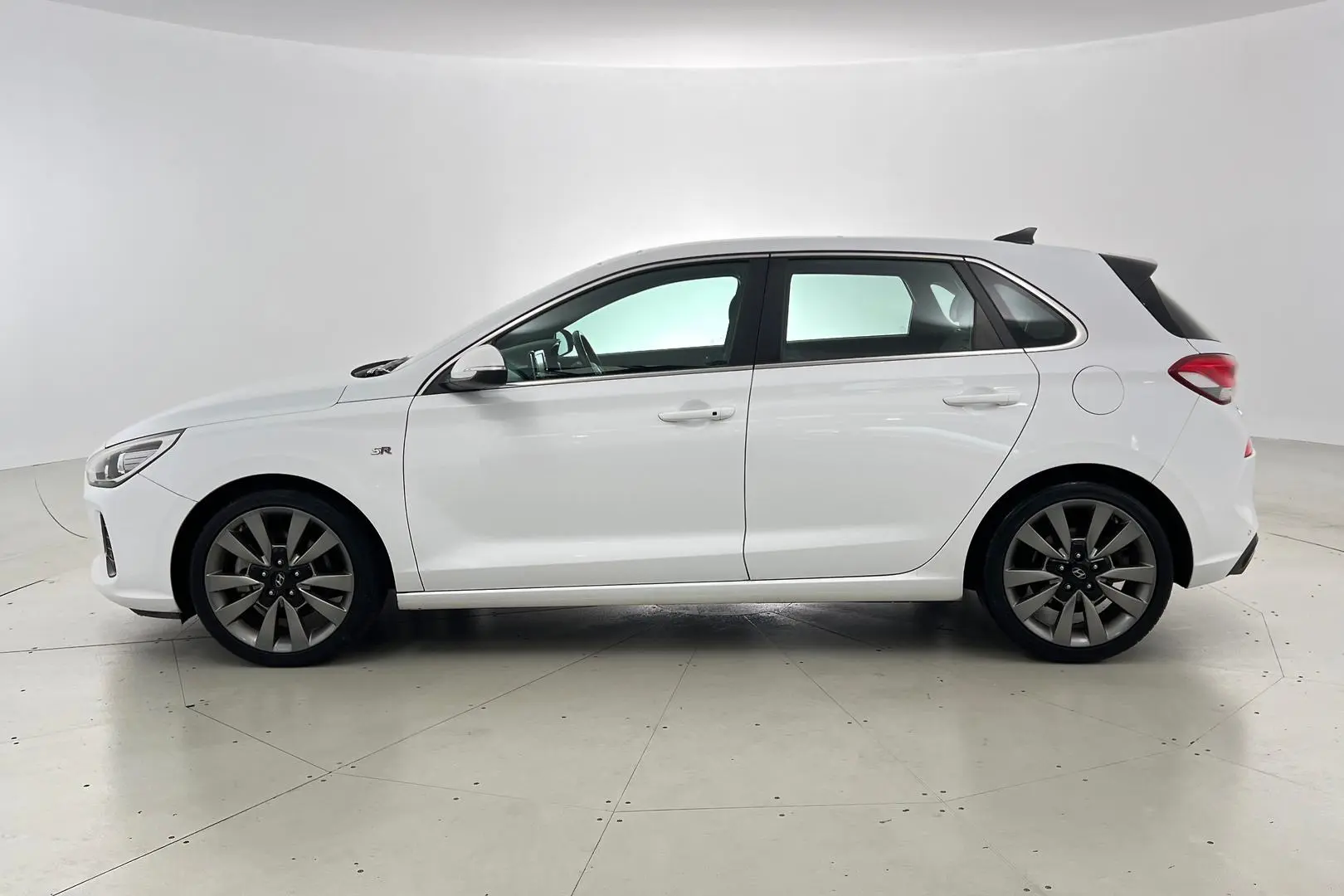 2018 Hyundai i30 Gallery Image 8